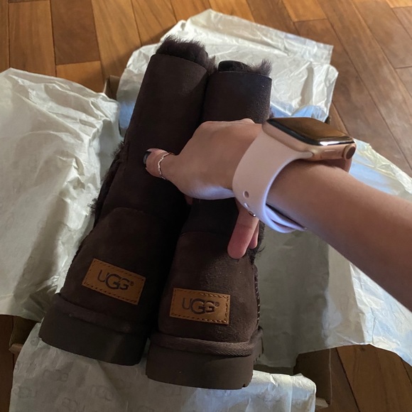 BRAND NEW! AUTHENTIC UGG bailey button short boots - Picture 3 of 5